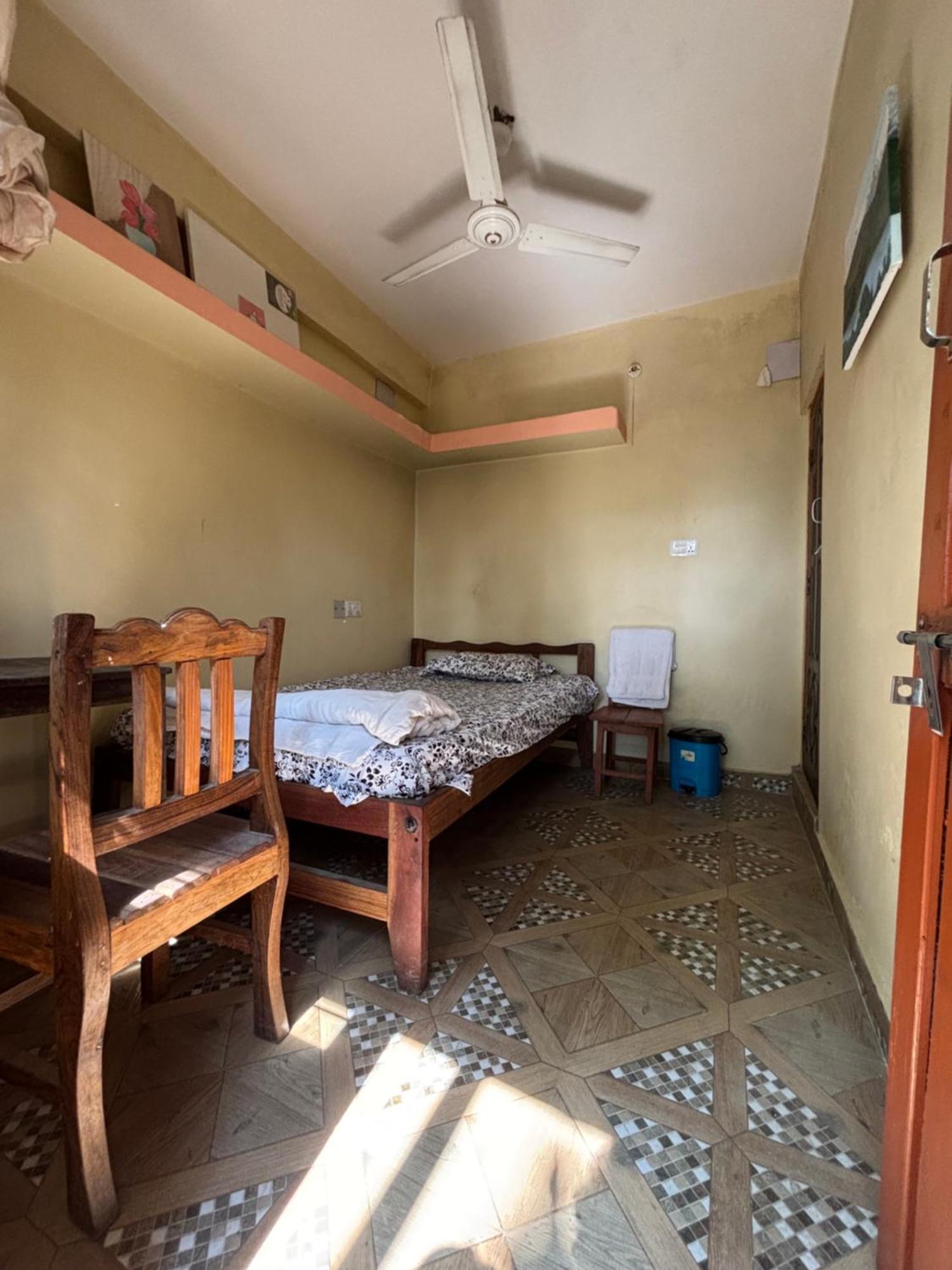 לינה וארוחת בוקר פוקהרה Dinesh House מראה חיצוני תמונה