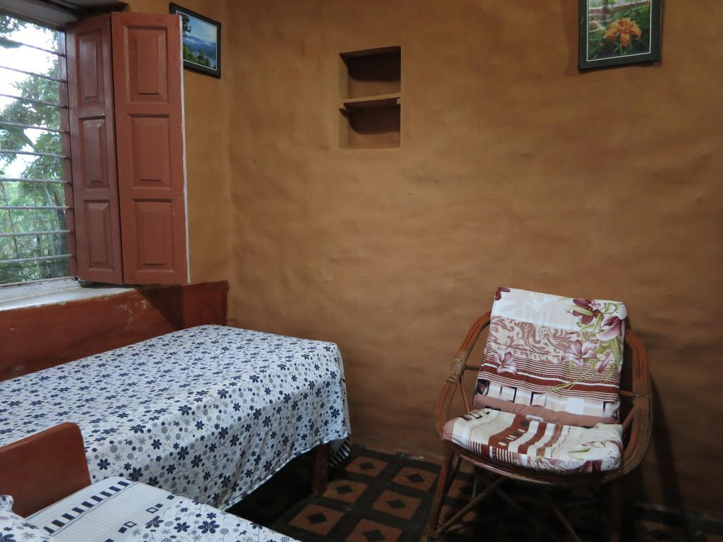 לינה וארוחת בוקר פוקהרה Dinesh House חדר תמונה