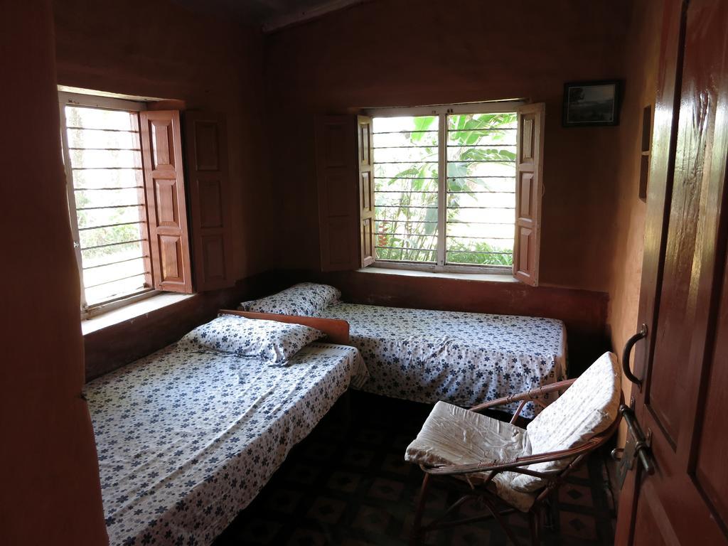 לינה וארוחת בוקר פוקהרה Dinesh House חדר תמונה