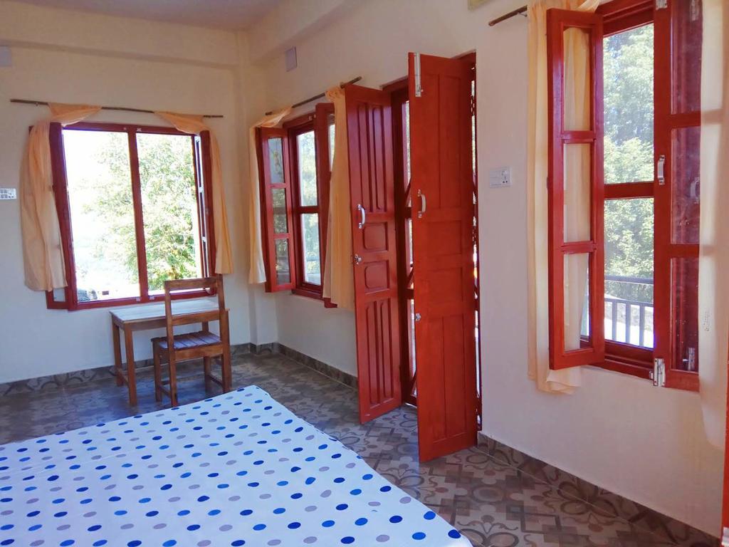לינה וארוחת בוקר פוקהרה Dinesh House מראה חיצוני תמונה