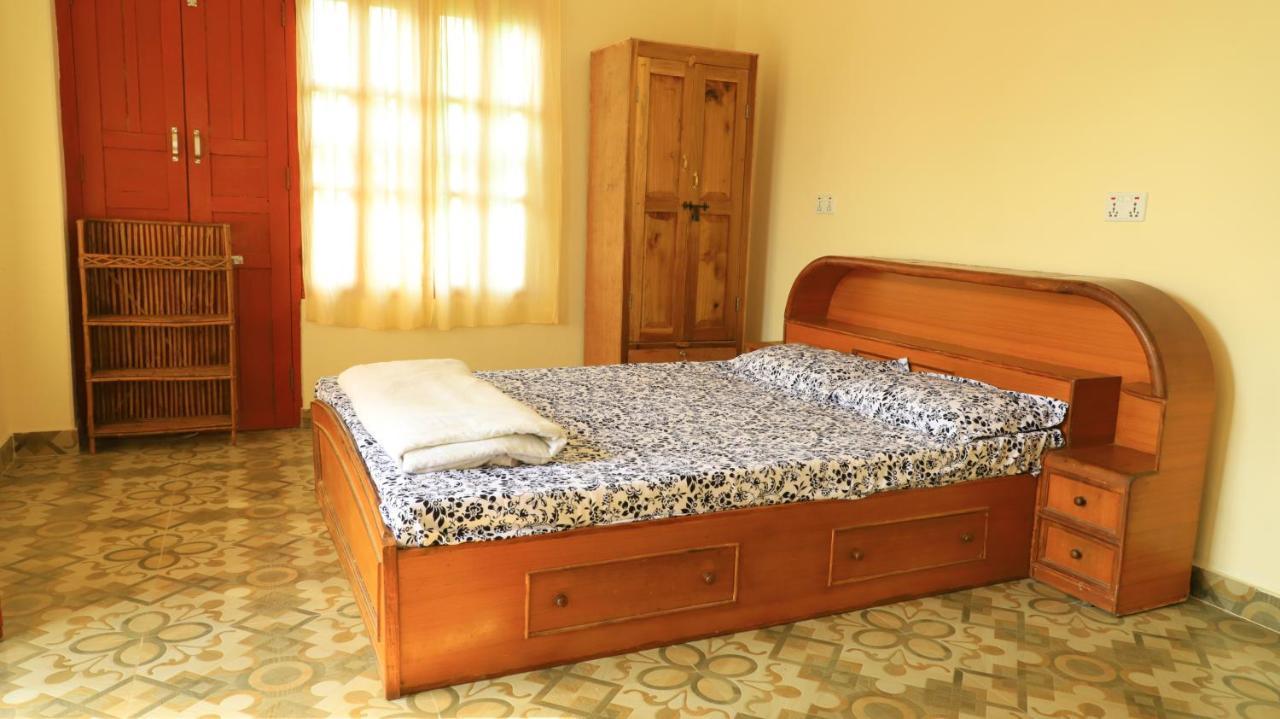 לינה וארוחת בוקר פוקהרה Dinesh House מראה חיצוני תמונה